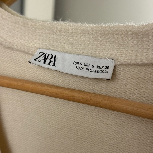 Zara Cream Black Striped Knit Cardigan
Sweater Vest. Size Small. - Picture 2 of 5